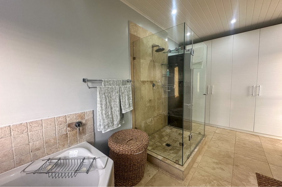 5 Bedroom Property for Sale in Oubaai Western Cape